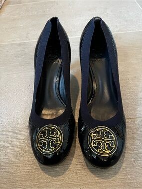 Tory Burch Caroline Navy patent leather pumps